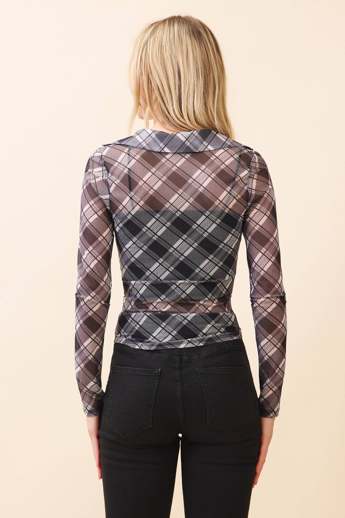 BUTTON DOWN RUCHED CENTER COLLAR SHIRT