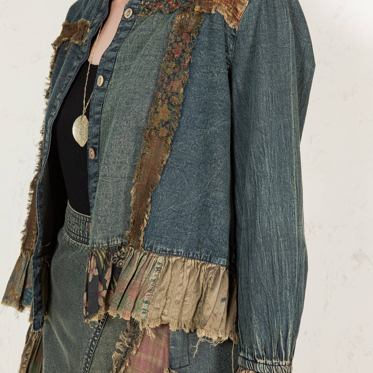 Western Boho Chic: Patch Pocket Cropped Denim Jacket